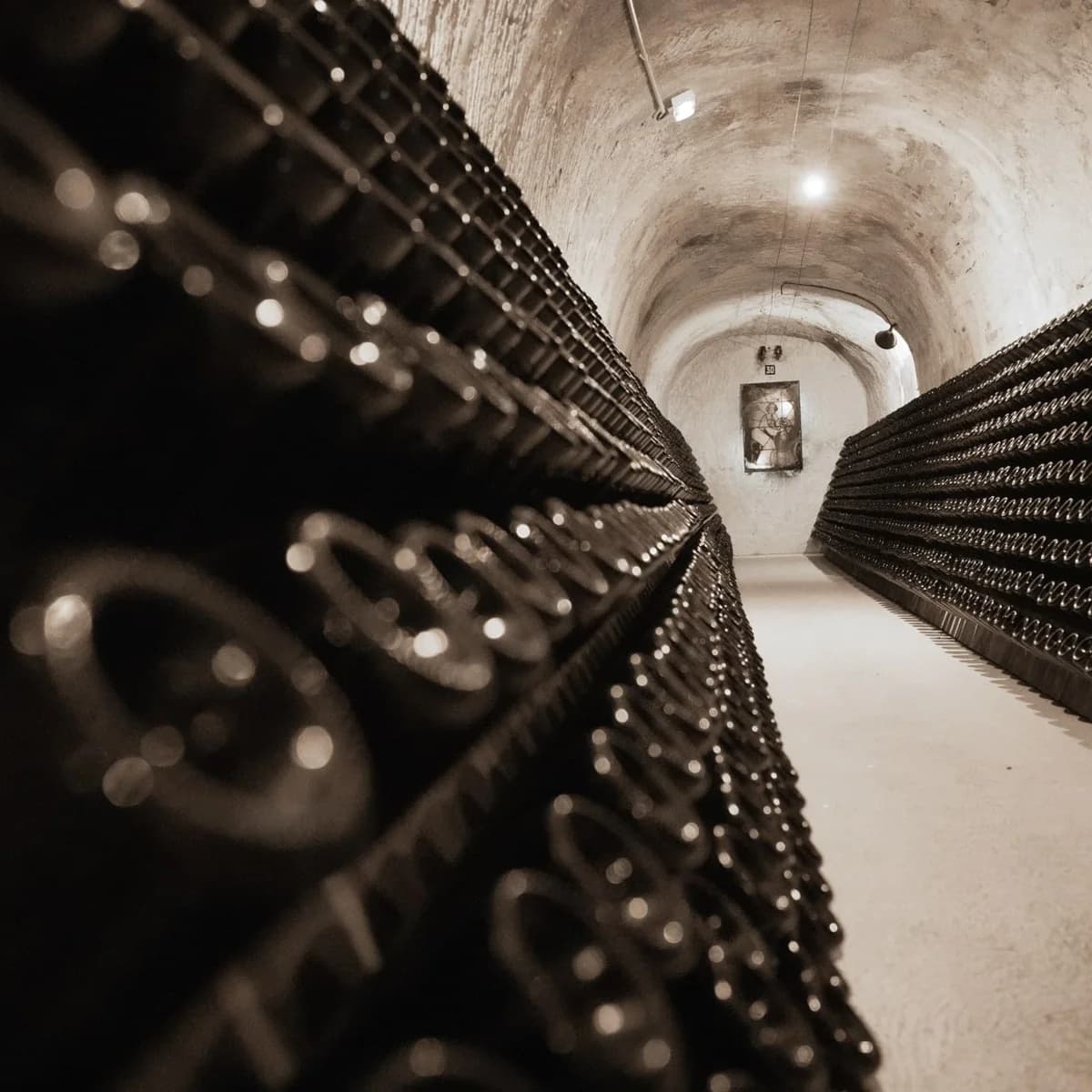 Kreidekeller der Domaine de Ludes, in denen die Champagner von Canard-Duchêne reifen