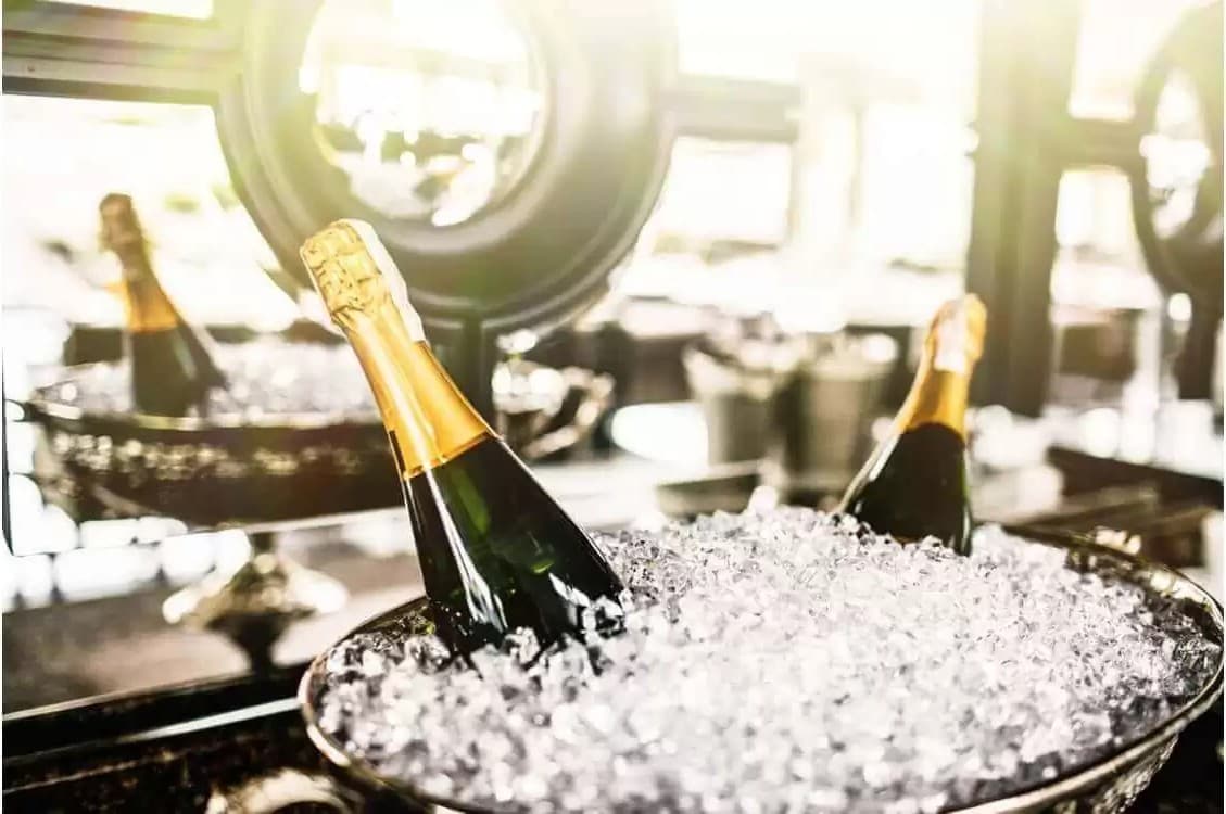 Comment bien conserver un champagne ? Comment le servir? A quelle température ?