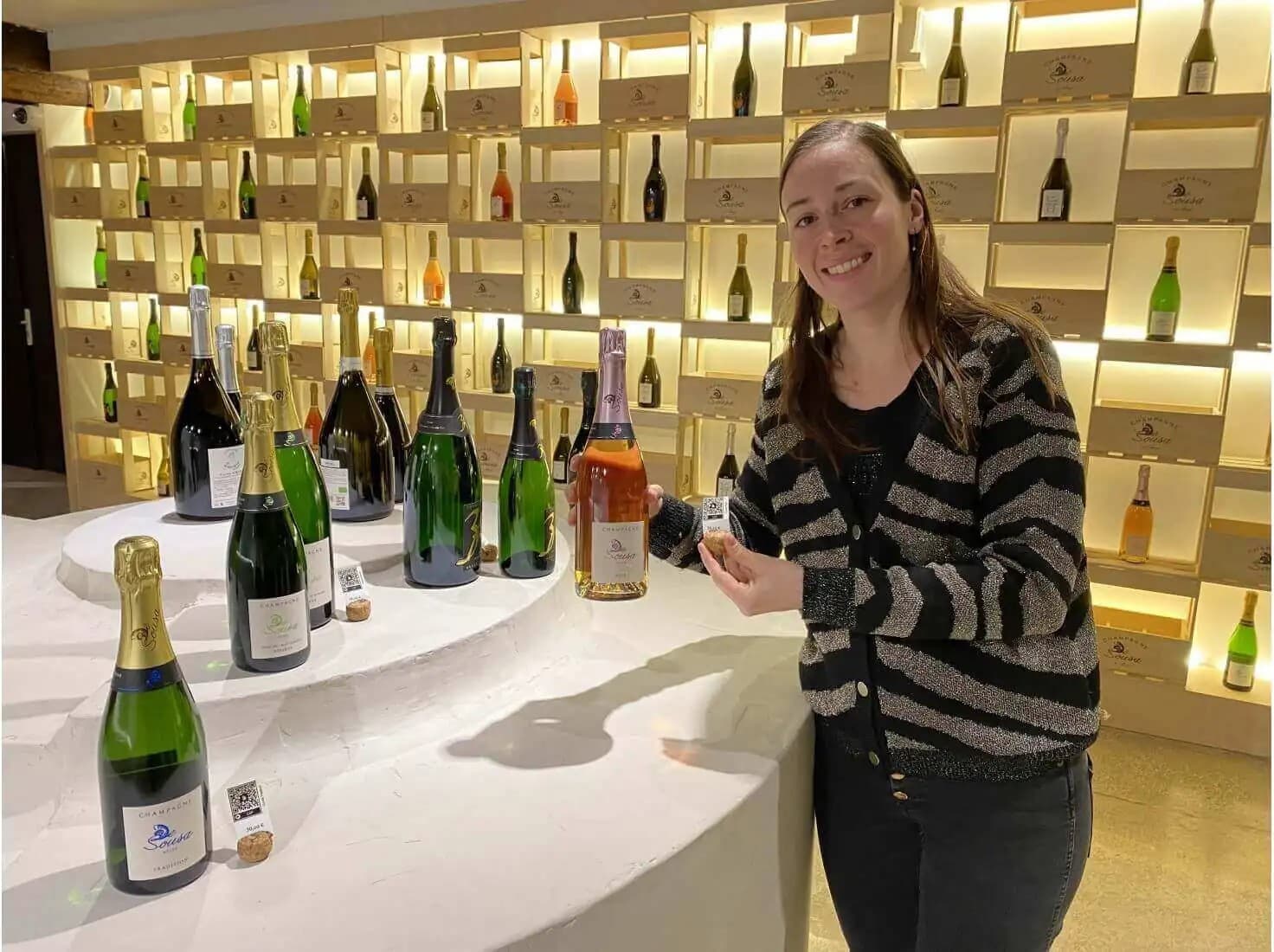 Champagne De Sousa rend le champagne plus inclusif et lance une série de vidéos traduites en langue des signes française
