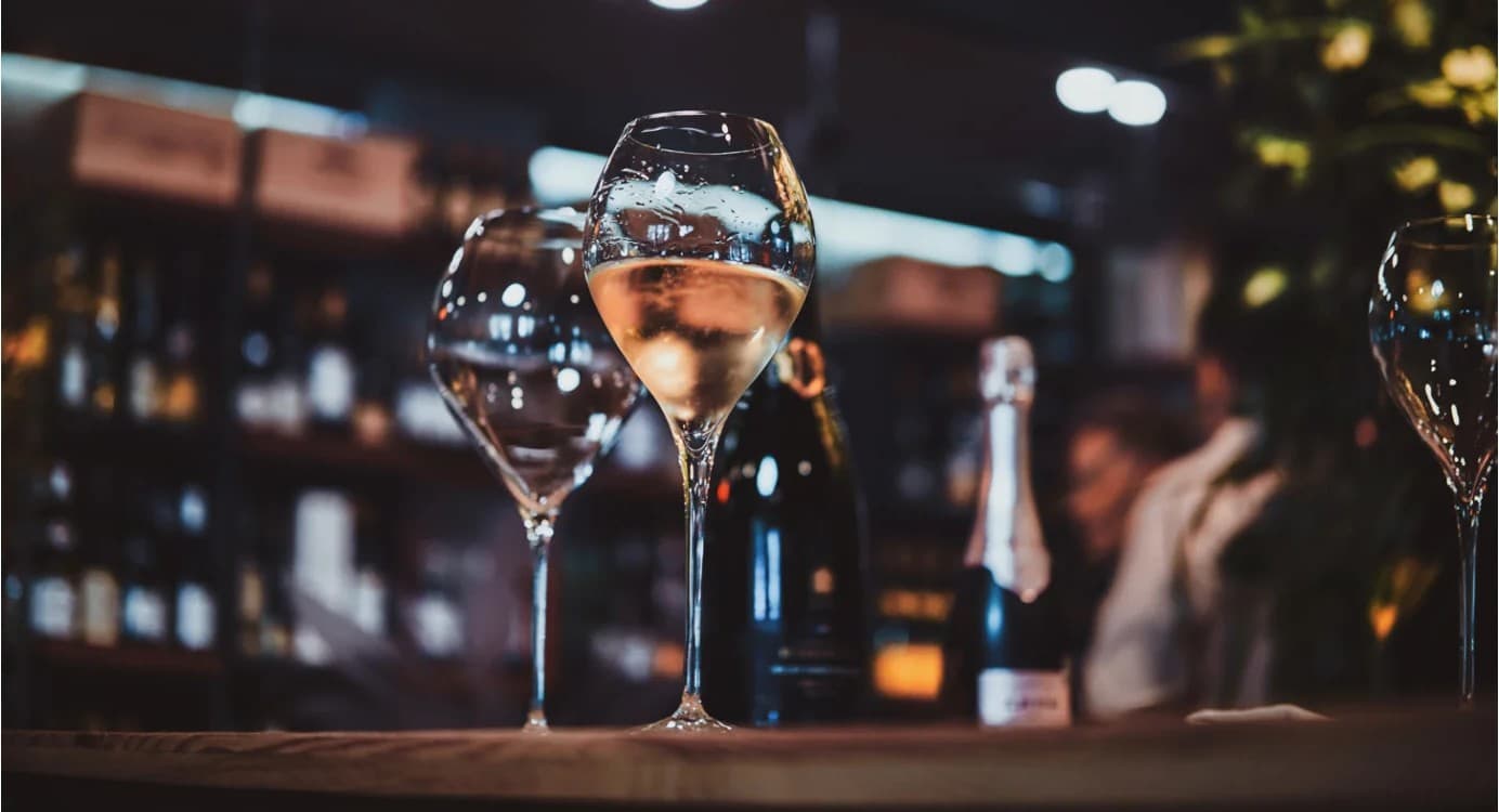 Assemblage de Champagne: Le Savoir-Faire Artisanal Expliqué