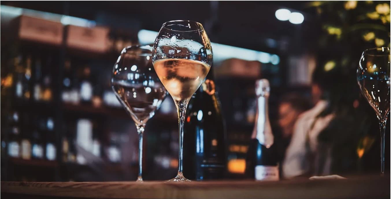 Découvrez les subtilités du Champagne : Quelle est la différence entre Champagne brut, sec, demi-sec et doux ?