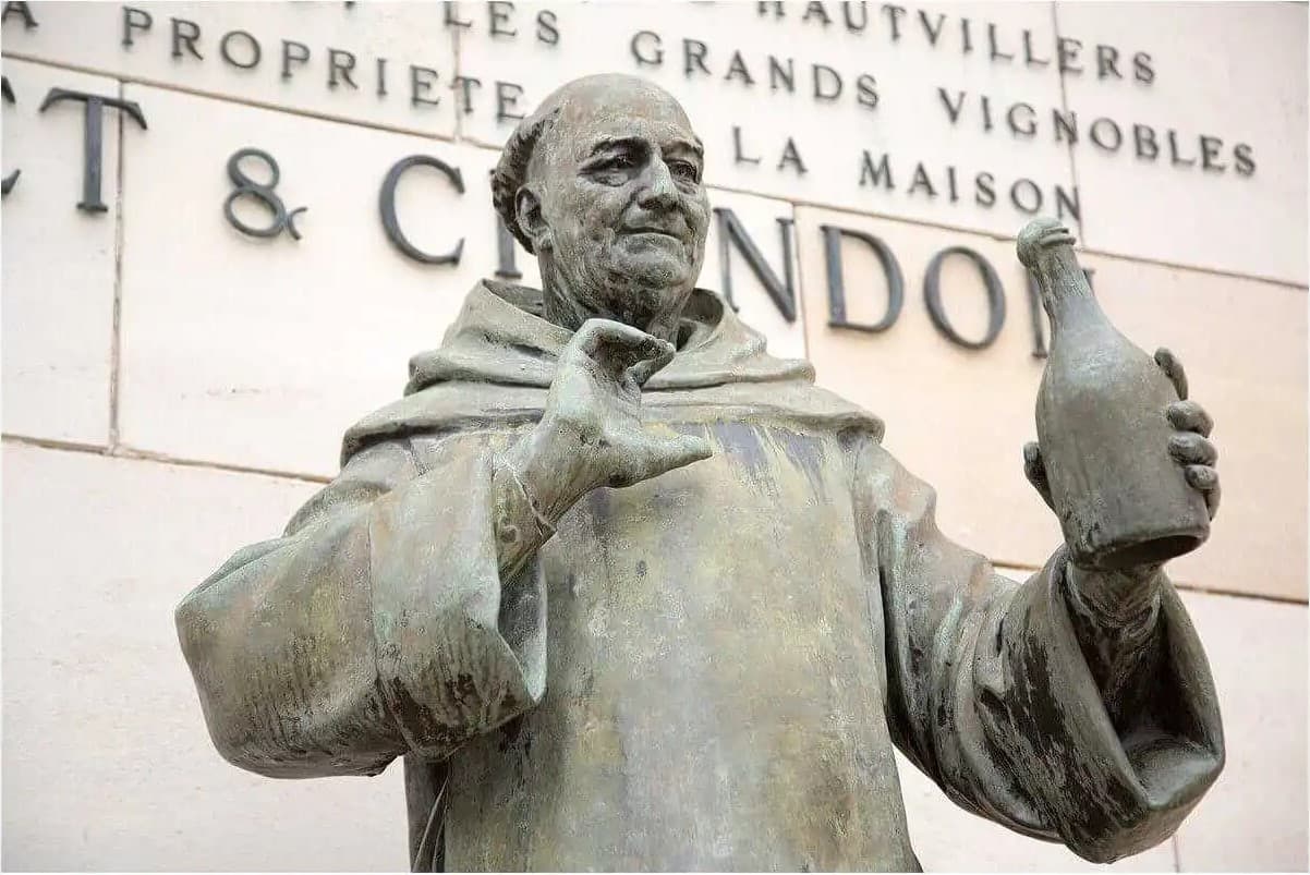 L'histoire de Dom Pérignon, moine bénédictin de l’abbaye d’Hautvillers