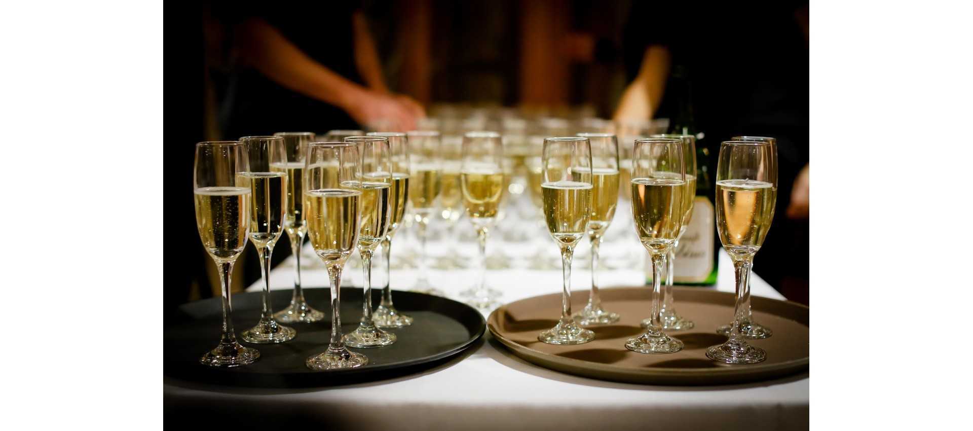 What's the right choice between champagne from the big houses and champagne from the winegrowers?